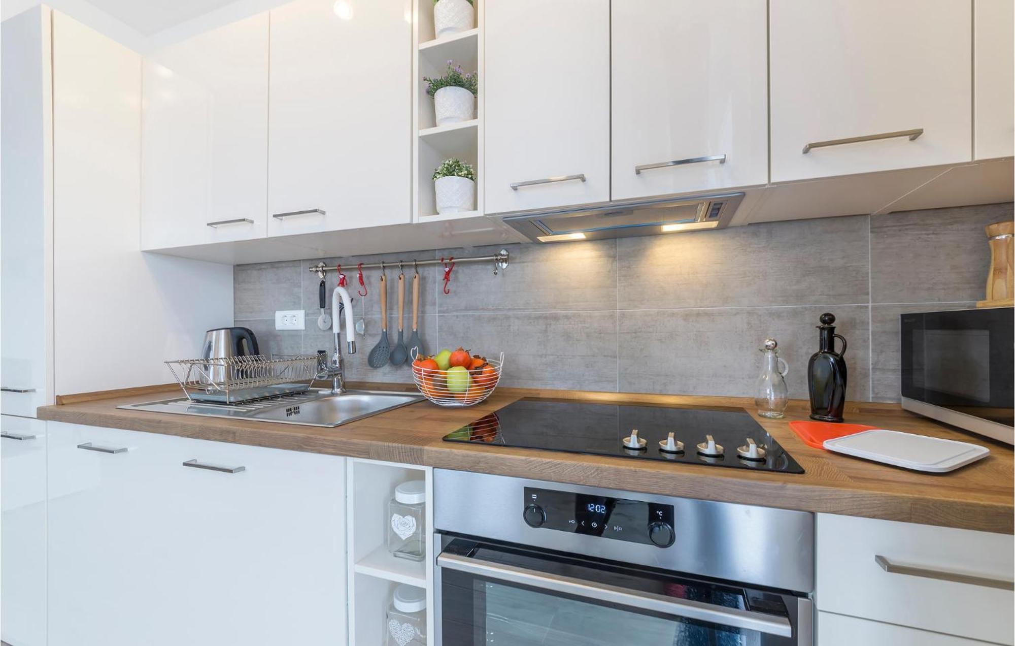 1 Bedroom Amazing Apartment In เปโรย ภายนอก รูปภาพ