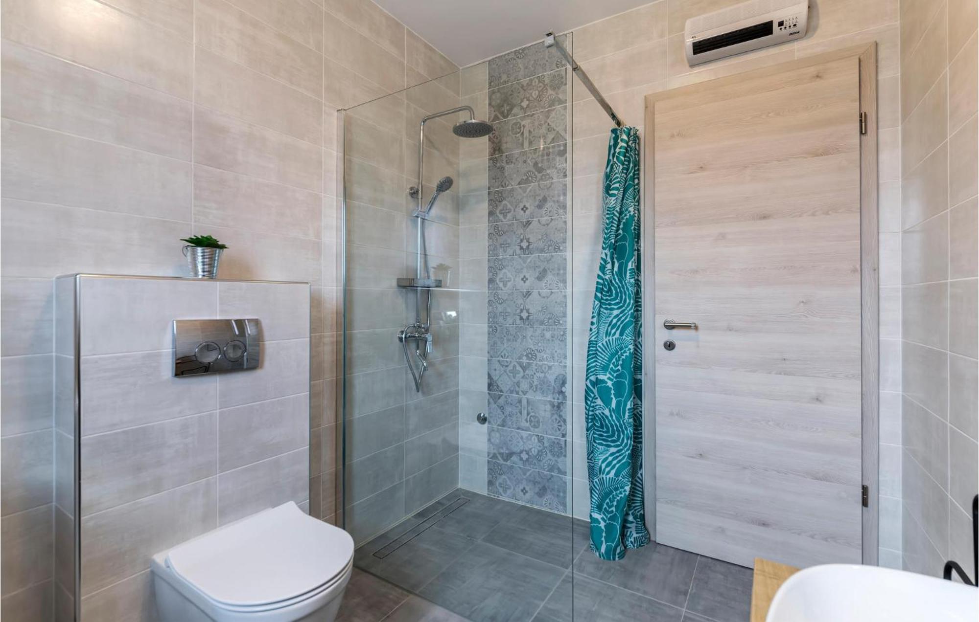 1 Bedroom Amazing Apartment In เปโรย ภายนอก รูปภาพ