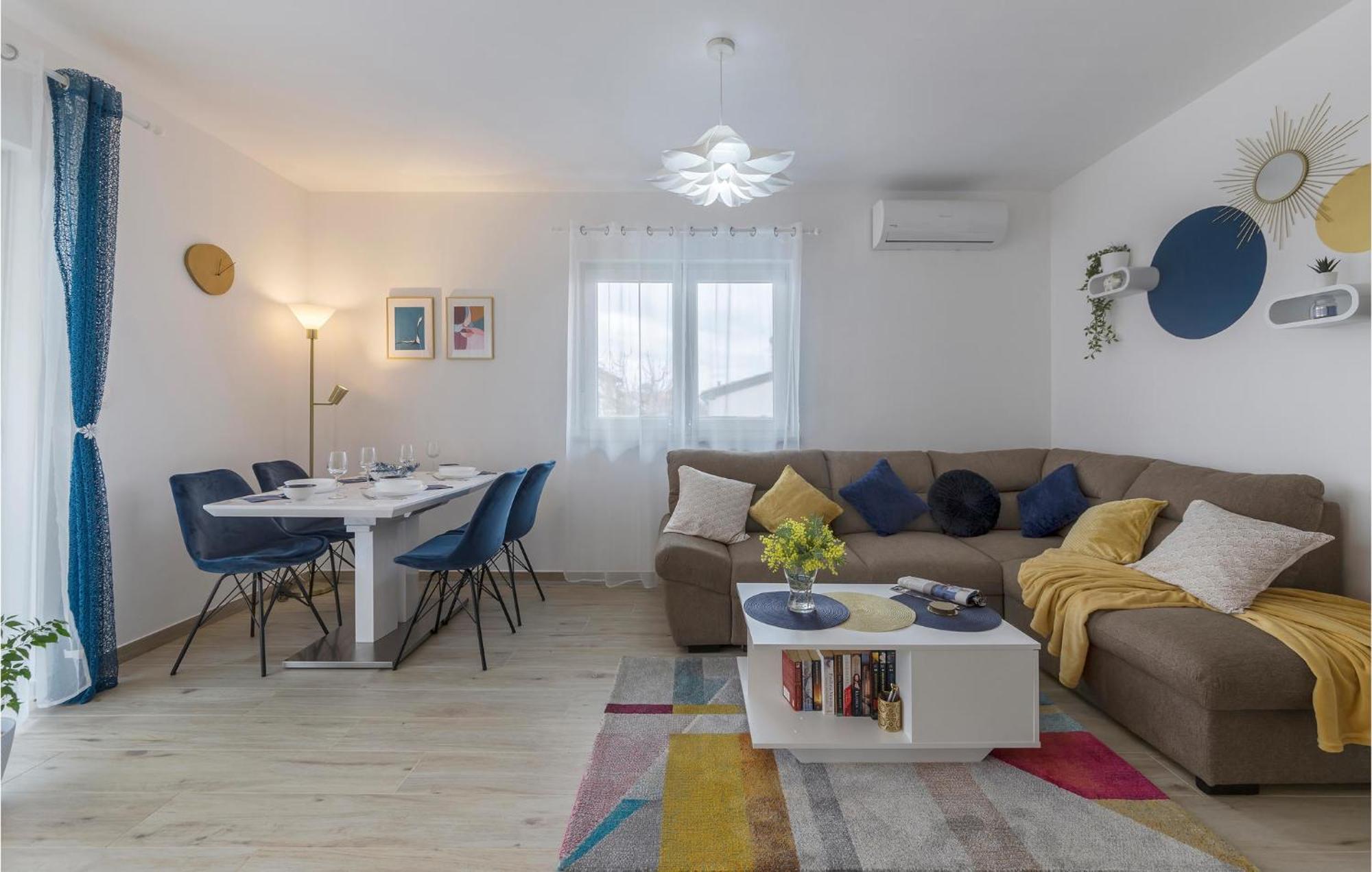 1 Bedroom Amazing Apartment In เปโรย ภายนอก รูปภาพ