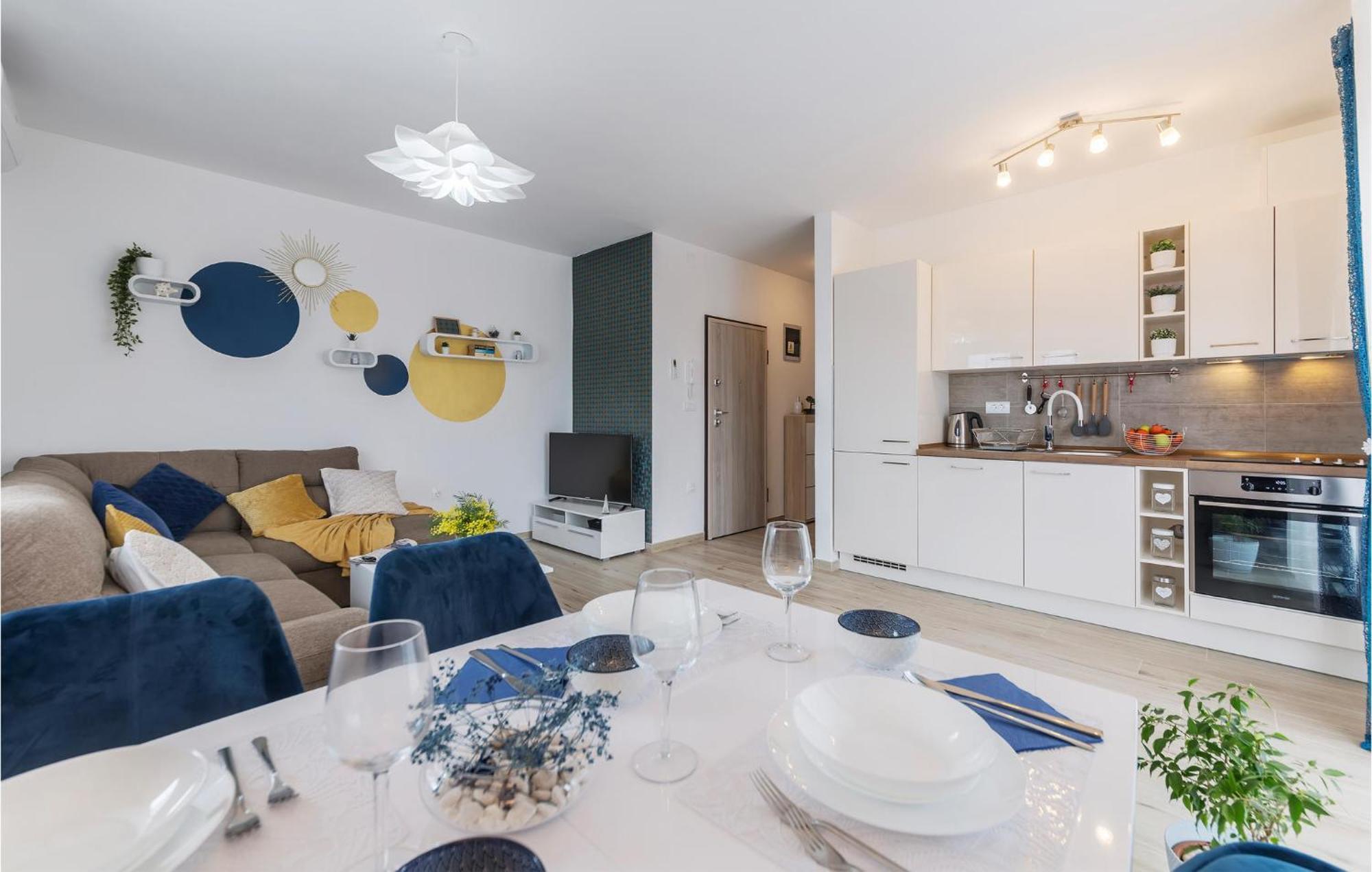1 Bedroom Amazing Apartment In เปโรย ภายนอก รูปภาพ